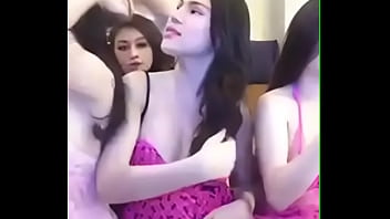 Gadis Tionghoa Seksi Menggairahkan Diri Sendiri