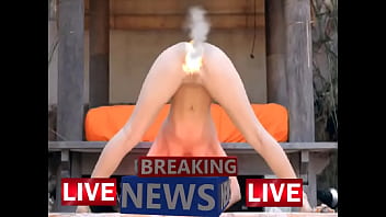 Gadis Tetangga Membungkuk Dengan Menggoda