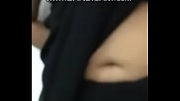 Perut Bidadari Desi Yang Dalam Dan Menggoda