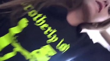 Adik Tiri Nakal Menggoda Kakak Tiri Di Ruang Terapi Keluarga