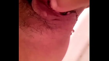 Istri Tionghoa Mengalirkan Pancaran Hangat Dari Saluran Intimnya.