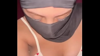 Payudara Montok Hijabers Bergoyang Liar | Gadis Muslim Arab Nakal Pamer Tetek Sempurna