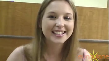 Sunny Lane Menggoda Di Ruang Rawat, Berpantat Montok Untuk Aksi Mesum Di Tempat Umum!