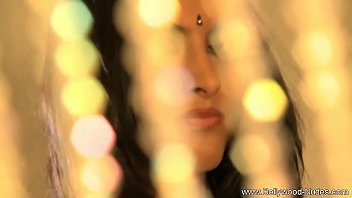 Gadis India Berani Telanjang Untuk Pertama Kalinya