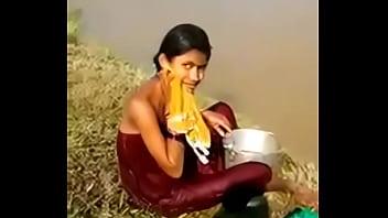 Desi Bhabhi Mandi Telanjang Di Tempat Terbuka