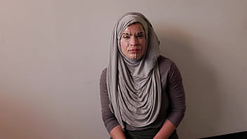 Wanita Berhijab Beraksi – Ibu-ibu Amerika Dihardiki Wajahnya