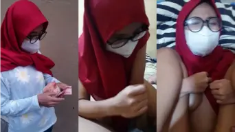 Gadis Berhijab Sensual Di Kamar Kos Yang Menggoda