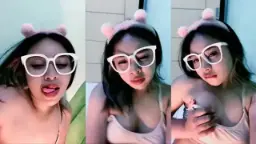 Gadis Seksi Meremas Payudara Mungilnya Yang Menggoda