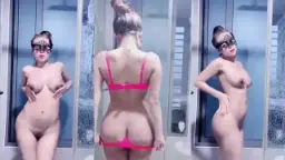 Mei Fifi Mandi Basah-basahan Di Kamar Mandi