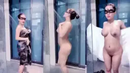 Mei Fifi Mandi Basah Dengan Batik, Joget Menggoda Di Kamar Mandi