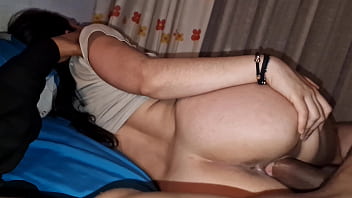 Mi Madrastra De Nalgas Grandes Me Deja Dormir En Su Cama Cuando Mi Papá Sale A Trabajar