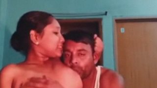 Bidadari Benggala Dengan Payudara Menggoda Melepas Pakaian Di Hadapan Suami