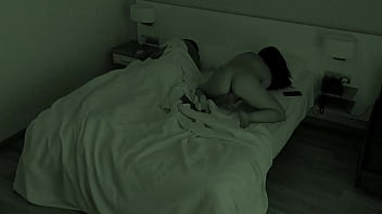 Istri Selingkuh Meremas Sendiri Sambil Nonton Film Panas Di Samping Suami Yang Tidur. Hampir Ketahuan!