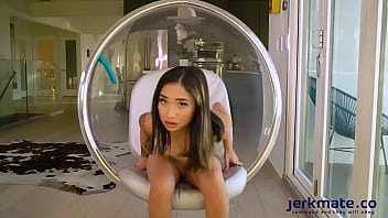 Avery Black, Si Gadis Asia Mungil, Memuaskan Nafsu Di Kamera Live Jerkmate Untukmu