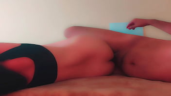 سكس عربي جنس خلفي ساخن، يدخلها بقوة وتطلب منه الاستمرار حتى تبلغ ذروة المتعة