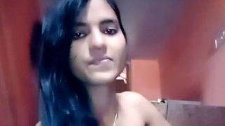 Gadis Kampus Seksi Sundar Menggoda Dirinya Sendiri