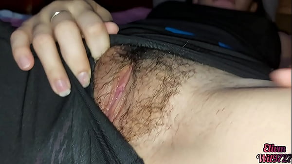 Adik Tiriku Yang Seksi Dalam Spandex Memamerkan Kemolekannya Padaku