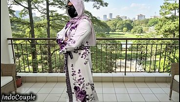 Istri Berhijab Yang Genit Dan Doyan Selingkuh, Akhirnya Kutemui Di Koridor Kampus Yang Sepi
