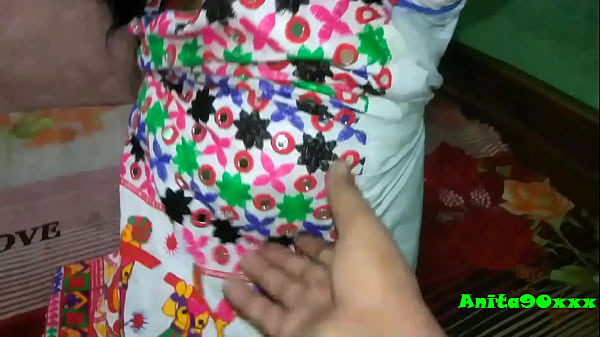 Gadis India Seksi Dalam Gaun Rajasthan, Bergoyang Liar Dengan Suara Erotis Hindi