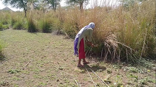 पति तो अच्छा है, पर साली तू तो पक्की रांड बनने पर आमादा है… सुन, तेरी सुहागरात की गर्म तस्वीरें हमारे पास हैं, उस रात जब हमने तुझे देसी अंदाज में चोदा था।