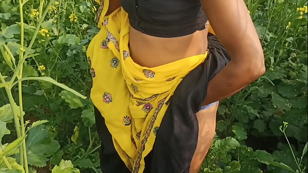 सरसों के खेत में ममता का पति ने मौका देखकर जबरदस्त चोदाई की, बाहर खुले में साफ हिंदी आवाज़