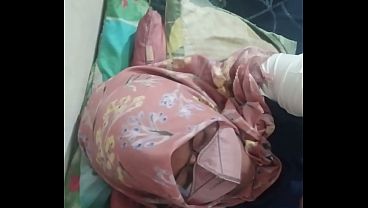 Tante Riani Mengisap Kontol Dengan Penuh Nafsu Dan Menikmati Setiap Detiknya
