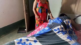 पत्नी के ऑफिस जाने के बाद पति ने नौकरानी को जबरदस्त चोदा
