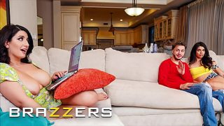 Sarah Arab Yang Menggoda Menggoda Pacar Teman Sekamarnya Untuk Sesi Bercinta Panas Di Belakang Punggungnya – Brazzers