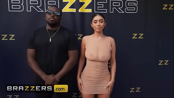 Violet Myers Pamer Lubang Pantatnya Untuk Kamera Paparazi
