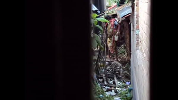 Desi Buang Air Kecil Dan Pipis3.avi