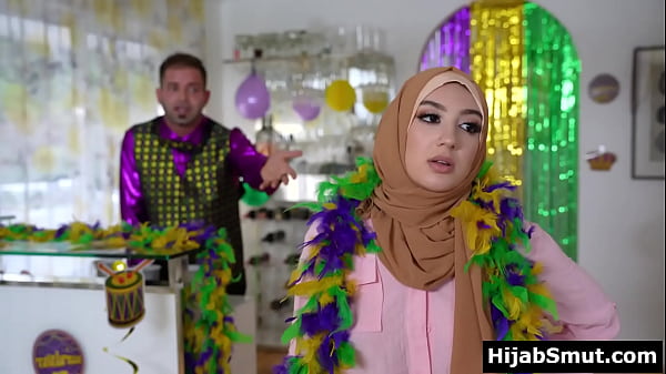 Gadis Muslimah Penuh Iman Mencicipi Kenikmatan Intim Pertama Dengan Kekasihnya