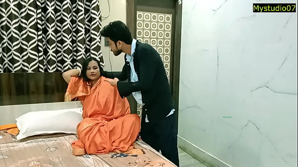 Ibu Mertua Desi Digoyang Menantu, Suara Erangnya Bikin Goyang!