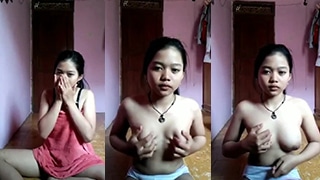 Gadis Muda Usai Mandi Meremas Payudaranya