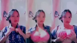 Gadis Sekolah Dengan Payudara Besar Pulang Dari Kelas