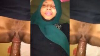 Ibu Berjilbab Digoyang Keras Demi Uang Dalam Video Panas Pakistan