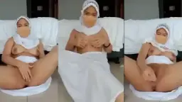 Tante Maela Berjilbab Tapi Menggairahkan, Menggoda Dengan Kenikmatan Di Bawah