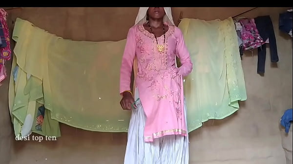 मोटे लंड से भरी जा रही है मेरी गर्म पत्नी की चूत, बुर चाटने के बाद