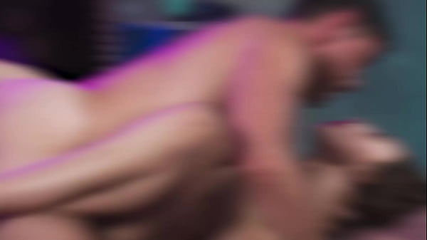 Gadis Pirang Milf Bergairah Mengumbar Nafsu Membara Dengan Adik Ipar Dalam Adu Mesin Yang Sengit