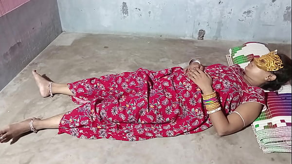 नींद में सोती बहन को चोदने का मजा