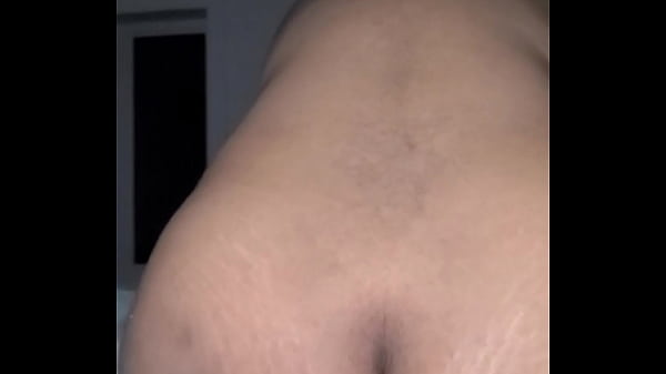 Desi Menggeliat Di Atas Ranjang, Menunggang Dengan Nafsu Yang Membara