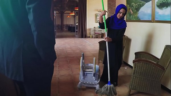 Pembersih Toilet Digoda Bos: Duit Tambahan Imbalan Layanan Ranjang