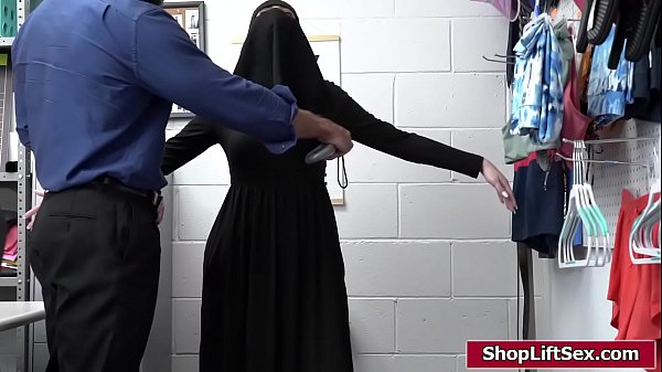Gadis Pirang Religius Mencuri Dan Dihukum Dengan Nafsu Liar