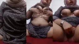 Janda Berjilbab Tiba-tiba Telanjang Dan Menggairahkan