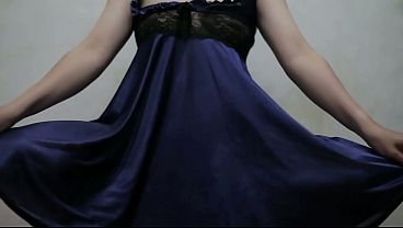Gadis Indo Berdansa Dengan Jari Di Balik Lingerie Biru