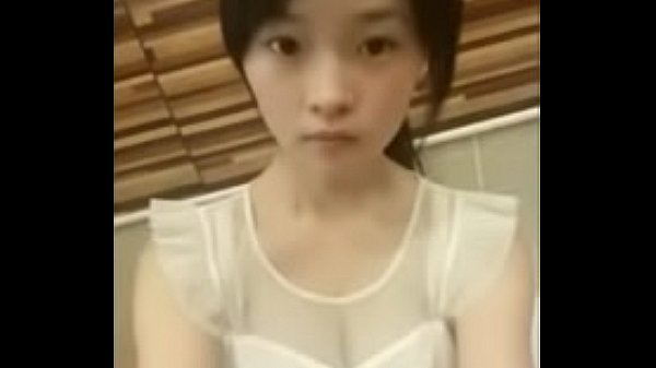 Remaja Tionghoa Menggoda Menari Sensual Di Depan Webcam