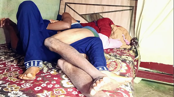 Bhabhi Ki Raat Bhar Zor Zor Se Chudai Ghar Ke Andar, Step Behen Ka Bhi Maza Liya.
