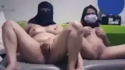 Dua Cewek Montok Colmek Sampe Ngerasain Enaknya