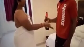 Video Mesum Tamil India: Tante Sama Kurir Goyang Panas