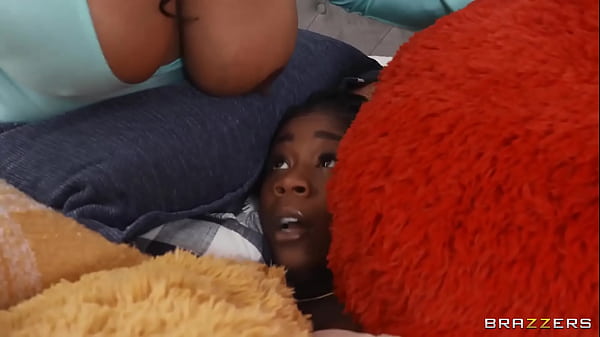 Ngentot Bantal Doang, Si Pelacur Sangean Pengen Dirampok Kontol Berdua / Brazzers  / Download Full Dari Https://zzfull.com/haz