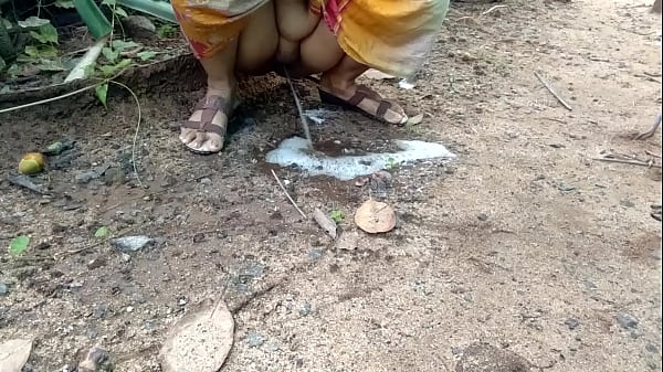 Tante Desi Pipis Alam Liar Wajib Ditonton